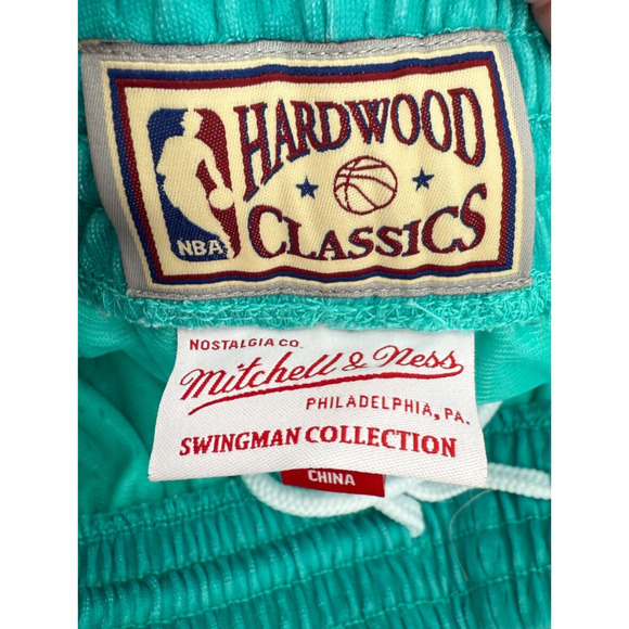 Mitchell & Ness Vancouver Grizzlies Swingman Short 96/97 Road Size M NBA NEW - Picture 6 of 10